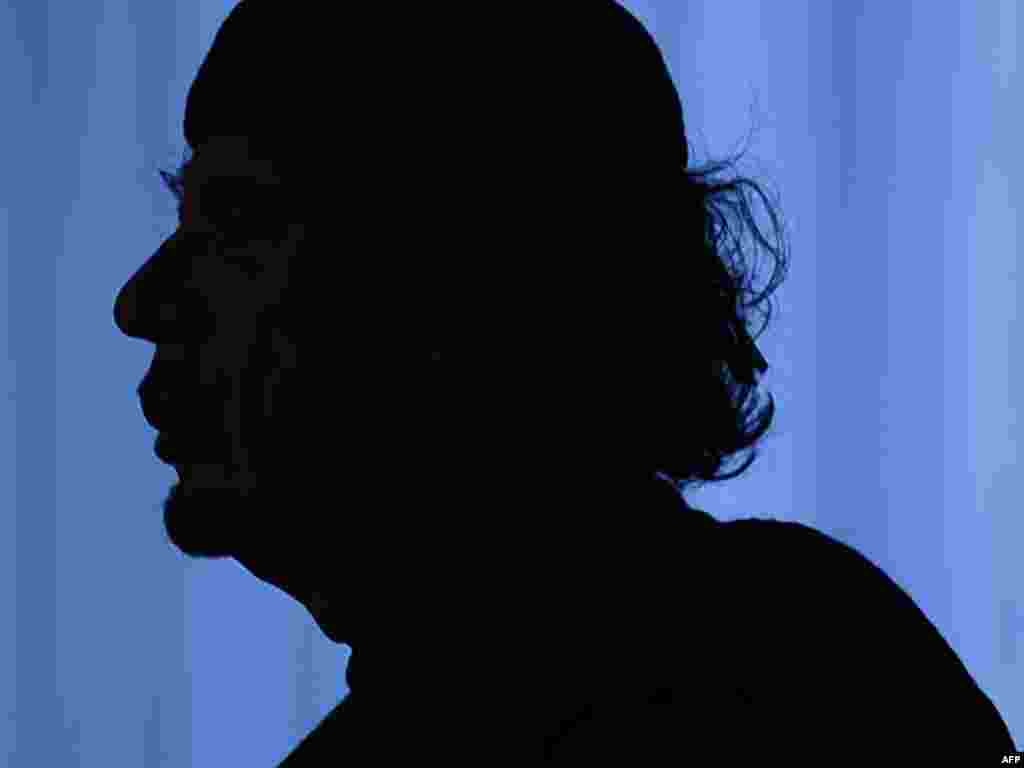 16 noyabr 2009-cu il. Qaddafi Romada ərzq təhl&uuml;kəsizliyinə dair konfransda &ccedil;ıxış edir.&nbsp;