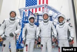 Американо-франко-японский экипаж готовится к полету на МКС на корабле SpaceX Dragon. Полет запланирован на 22 апреля 2021 года