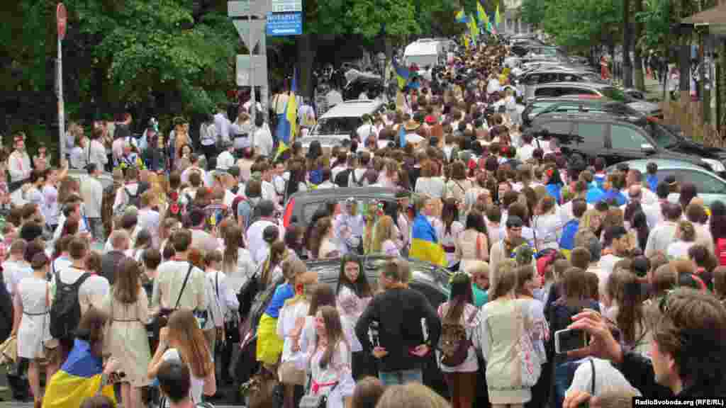 У столиці пройшов &laquo;Мегамарш у вишиванках&raquo;, Київ, 17 травня 2014 року