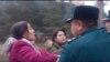 9 января пять женщин, приехавших в Ташкент из разных регионов Узбекистана, устроили пикет возле Народной приемной президента, требуя встречи с Шавкатом Мирзияевым.