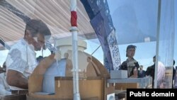 Үлкен ауылында Қазақстандағы алғашқы АЭС құрылысы жобасын ашу рәсімінде көрсетілген АЭС макеті. Алматы облысы, Жамбыл ауданы 8 тамыз 2025 жыл.