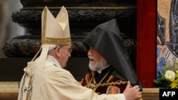Vatican -- Aram I (R), head of the Catholicosate of the Great House of Cilicia, speaks with Pope Francis during an Armenian-Rite Mass marking 100 years since the Armenian genocide, at St Peter's basilica in Vatican, April