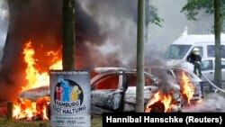 Mașini incendiate la Hamburg, în timpul summitului G20, 7 iulie 2017
