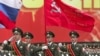 Україна мавпує Росію, де той самий «прапор Перемоги» і його копії є предметами офіційних церемоній на 9 травня