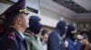 На заседание &laquo;Крымской солидарности&raquo; в Симферополе 27 октября&nbsp;<a href="https://d2sc91r9umuxp8.cloudfront.net/a/news-siloviki-krymskaya-solidarnost/29567088.html" target="_blank">пришли сотрудники российской прокуратуры&nbsp;</a>в сопровождении неизвестных в масках, а также сотрудника полиции. По словам корреспондента Крым.Реалии, на требование представиться люди в масках не отреагировали. Позже выяснилось, что это сотрудники Центра по противодействию экстремизму