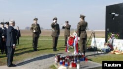 Tadić odao počast žrtvama na Ovčari, 4. novembar 2010.