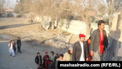 د پښتون سټوډنټس فېډرېشن ډله د باچا خان مزار ته ورروانه ده