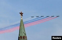 Aparate de luptă SU-25 la Parada militară de astăzi de la Moscova