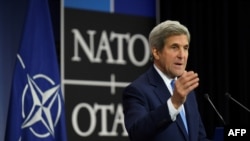Promena administracije neće promeniti posvećenost Amerike našim obavezama u NATO-u: Keri
