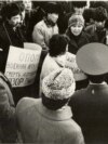 Балтика өлкөлөрүндөгү демократиялык жүрүмдү колдогон КДКнын жыйыны. "Ала-Тоо" аянты, Бишкек. 1991-жыл.