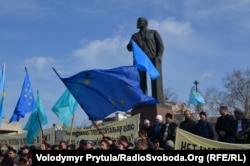 Акція біля пам'ятника Леніну в Сімферополі, 23 лютого 2014 року