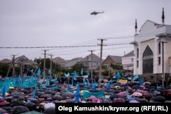 Гелікоптери над жалобним мітингом у Сімферополі, 18 травня 2014 року