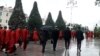 Mekdep okuwçylary adatdakysyndan has köp dynç alarlar, studentler dynç alyşda öýlerine gitmezler
