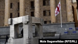 То, что Цхинвали в последнее время заметно активизировался на европейском направлении, по мнению политологов, должно стать тревожным звонком для Тбилиси