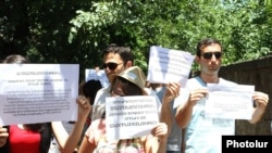 Armenia - A demonstration against pension reform outside the parliament building in Yerevan, 18Jun2014.