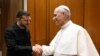 Архивска фотографија од средбата на Зеленски со папата Лав XIV по инаугурацијата во Ватикан