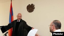 Armenia - Bagrat Yesayan (R), editor of "Yerkir" daily, receives a copy of the court verdict on a libel suit filed by businessman Tigran Arzakantsian, 8June2011.