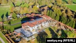 Britan şazadasy Endrusdan Timur Kulibaýew tarapyndan satyn alnan Sunninghill Park emlägindäki täze jaý