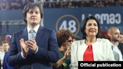 ფოტო არქივიდან: ირაკლი კობახიძე და სალომე ზურაბიშვილი 2018 წლის საპრეზიდენტო არჩევნების წინ