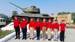 Учащиеся школы села Нижний Цасучей в форме "Движения первых"