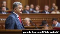 Ukrainian President Petro Poroshenko delivers his annual message in the Ukrainian parliament on September 20. 