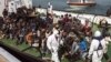 Spašeni migranti na italijanskom brodu, 15. april 2015