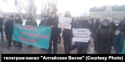 Маркум Борис Немцовду эскерген нааразылык чарасы. Барнаул шаары, Алтай чөлкөмү, Орусия. 28.2.2015.