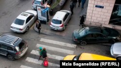 Рассмотрение проекта бюджета на 2016 год в парламенте Грузии состоялось в относительно спокойной обстановке. В своем 30-минутном докладе глава Минфина подчеркнул беспрецедентную социальную направленность бюджета