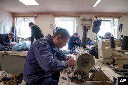 Российские военнопленные в одном из украинских центров по их содержанию во Львовской области, 25 апреля 2024 года