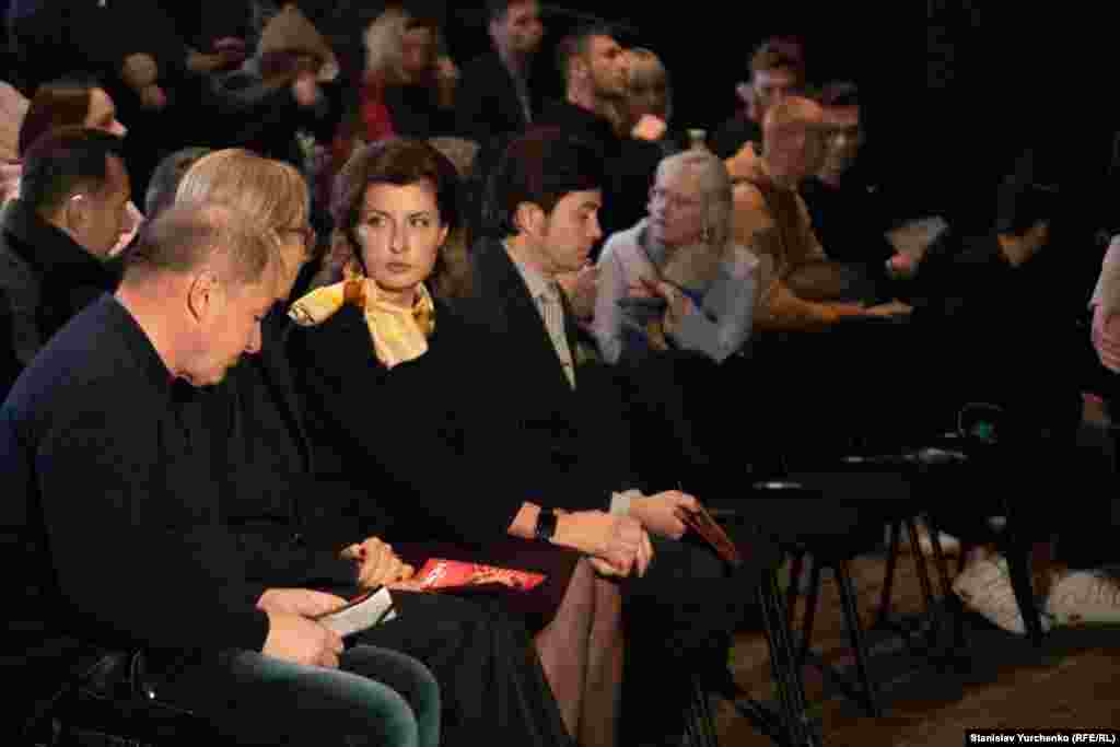 Заступник голови Меджлісу кримськотатарського народу Ільмі Умеров, уповноважений Верховної Ради України з прав людини Людмила Денісова, перша леді України Марина Порошенко, міністр культури України Євген Нищук
