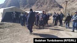 Chegara hududi har ikki tomondan kuchaytirilgan tarzda nazorat qilinmoqda.