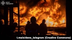Incendiu la un depozit de petrol din regiunea Odesa, 18 august 2025.