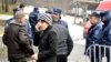С сегодняшнего дня, согласно решению парламента, перестает действовать порядок выселения должников за просроченные долги силами полиции. Эту функцию законодатели передали суду
