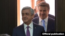Armenia - President Serzh Sarkisian and Prime Minister Karen Karapetian arrive for a cabinet meeting in Yerevan, 29Jun2017.
