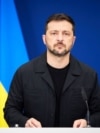 Президент України Володимир Зеленський під час пресконференції у Брюсселі, 17 серпня 2025 року