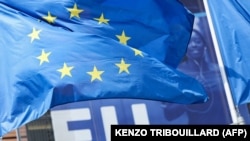 Zastava EU ispred sedišta Evropske komisije u Briselu