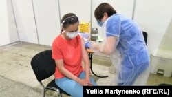 За даними МОЗ, повністю імунізовані та отримали дві дози 3 594 758 людей, це майже 10% населення