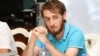 На своей странице в Facebook 32-летний Магомедов написал следующее: «Хвала Аллаху, что живой. Нахожусь только в крайне некрасивом состоянии с переломанной челюстью и без зубов и не помню, что было. Чувствую себя стариком. А так – все хорошо».
фото Руслана Алибекова