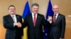 S lijeva na desno: Jose Manuel Barroso, Petro Porošenko i Herman Van Rompuy u Briselu, 27. juni 2014.
