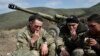 Нагорный Карабах - Военнослужащие Армии обороны Нагорного Карабаха завтракают на позициях близ села Матагис (в 70 км от Степанакерта), 6 апреля 2016 г.