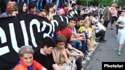 «Ո՛չ թալանին» նախաձեռնությունը նստացույց սկսեց Ազատության հրապարակում, 19-ը հունիսի, 2015թ.
