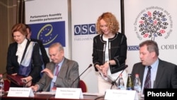 Եվրոպացի դիտորդների ասուլիսը Երեւանում, 7-ը մայիսի, 2012թ.