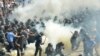 Жогорку Раданын алдындагы митингчилер менен күч органдарынын кагылышы. 31-август, 2015-жыл