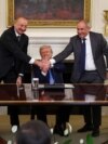 Азербайжандын президенти Илхам Алиев, АКШ президенти Дональд Трамп, Армениянын премьер‑министри Никол Пашинян Ак үйдө, Вашингтон. 8-август, 2025-жыл
