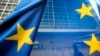 Zastava EU ispred zgrade Evropske komisije u Briselu