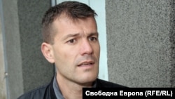 Uprkos svojim ekstremističkim stavovima, Bojan Rasate se često pojavljuje na bugarskoj televiziji kako bi kritikovao LGBT zajednicu, prisustvo migranata i manjina u zemlji.