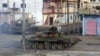 Орусияда жасалган танк Сириядагы шаардын көчөсүндө, 13-июнь, 2012-жыл