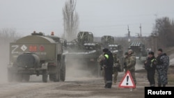 Російські військові вантажівки у Криму, архівне фото