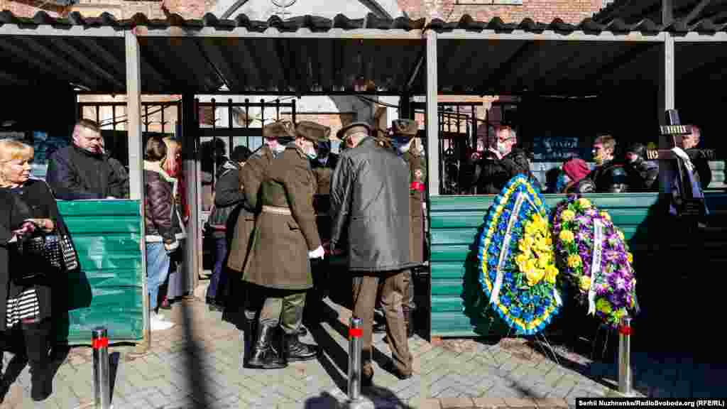 Після відспівування у Залі Пам'яті Міністерства оборони України відбулась церемонія прощання із капітаном Сидоровим