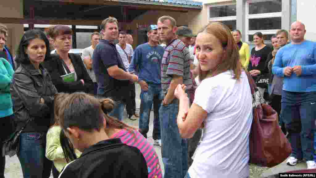 Protest ispred osnovne škole "Petar Kočić" u Konjević Polju